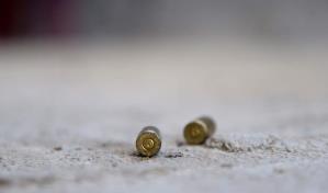 Florida: Adolescente mata accidentalmente a su hermano con pistola hallada en callejón