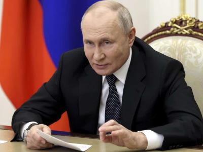 Putin se sube el suelo y principales funcionarios del país