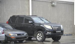 Diplomáticos de Haití acompañan a mujer que supuestamente fue violada en el AILA