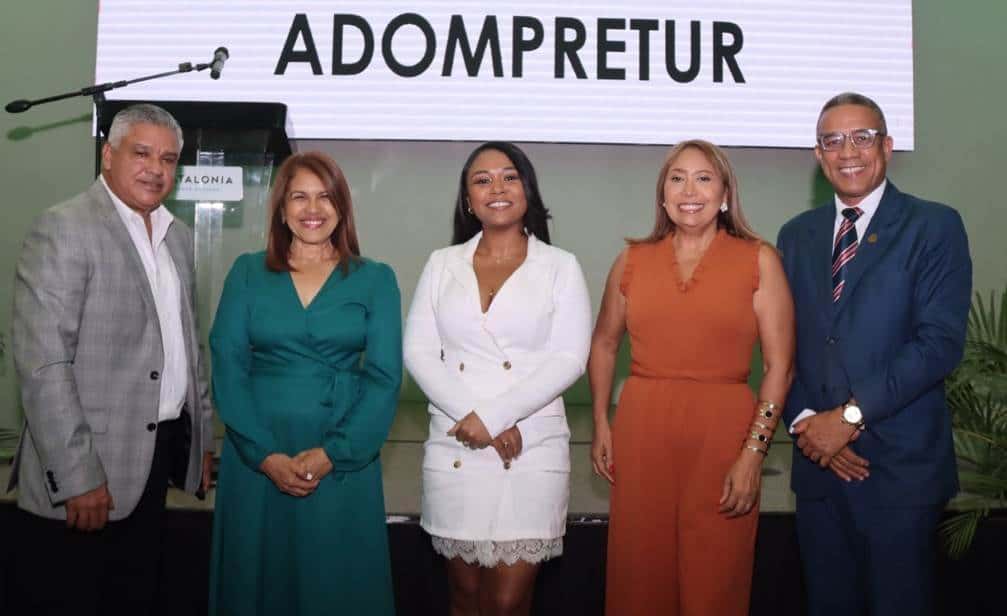 Ramón Bierd, Yamira Taveras, Juana Cabrera, Yomaris Gómez y Juan Carlos Bisonó.