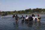 Entrada de campamento de migrantes a EE.UU. eleva desesperación por cruzar el río Bravo