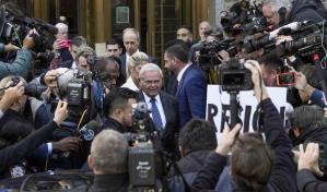 El senador Bob Menéndez y su esposa se declaran no culpables de corrupción en Nueva York