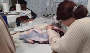 La moda responsable parisina pasa por las manos de Mohammad, Fatou y Adelina