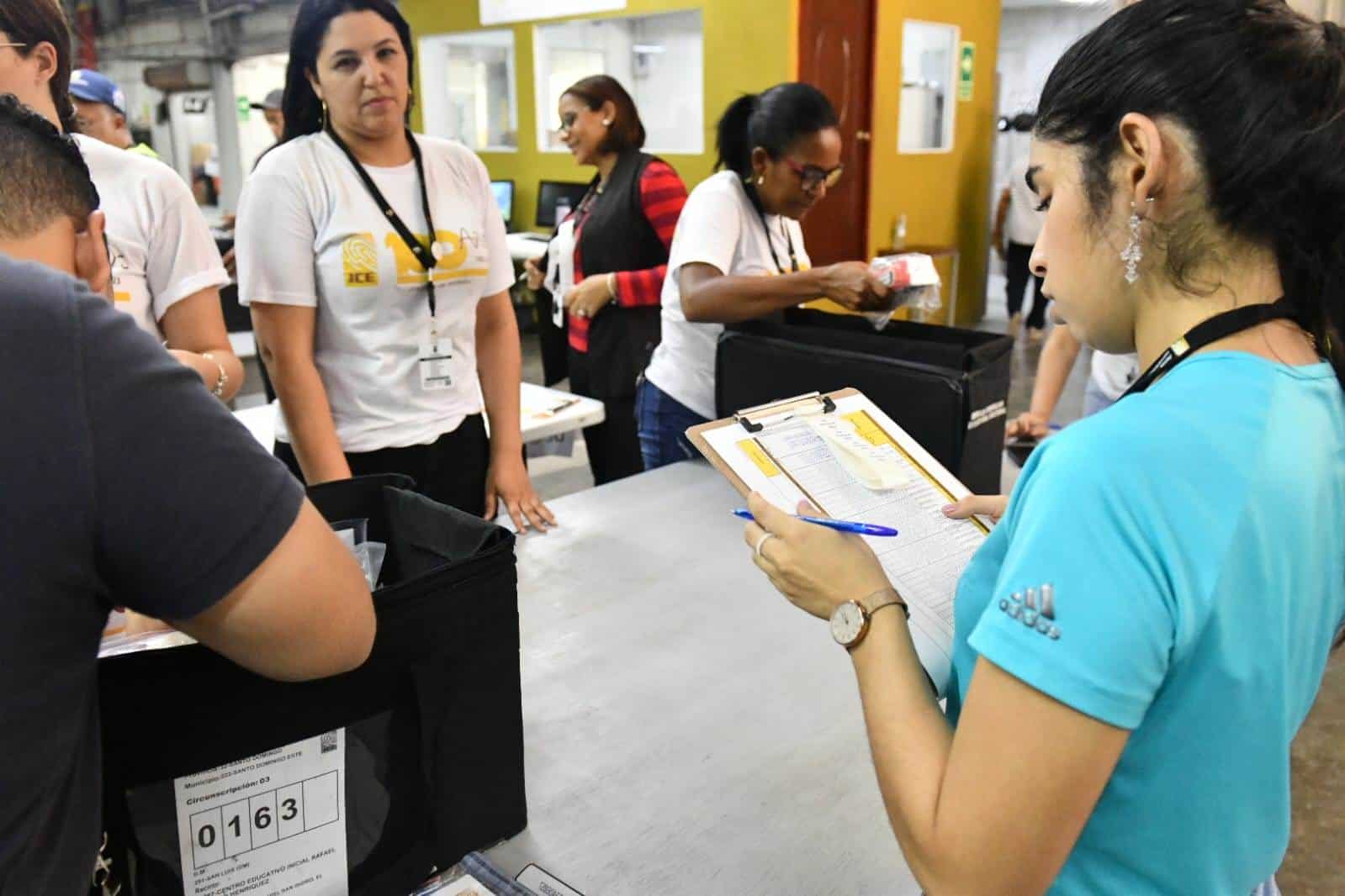 Los dispositivos de escaneo, digitación, impresión y transmisión de datos (EDET), se colocarán en las mesas de votación un día antes de las primarias.