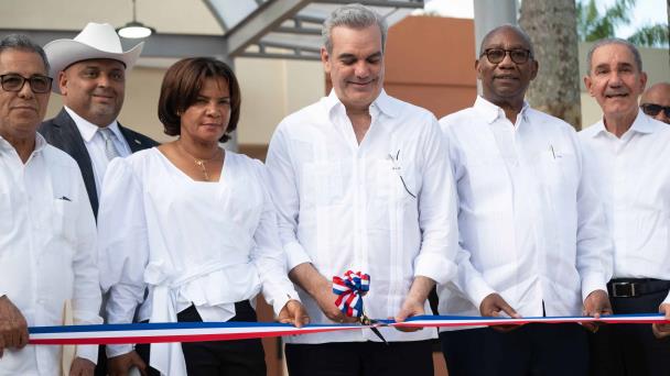 Abinader inaugura subextensión de la UASD en Yamasá