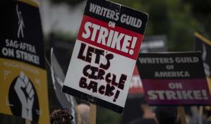 Guionistas de Hollywood acuerdan terminar huelga, vuelven al trabajo el miércoles