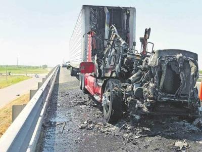 Presuntos sicarios bloquean carreteras en México