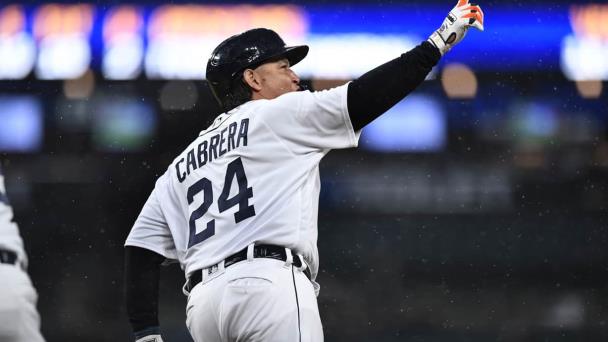 Cabrera llega a 511 jonrones; Tigres aventajan a Reales en juego suspendido