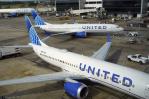 Avión de United Airlines suspende despegue por incendio en el motor