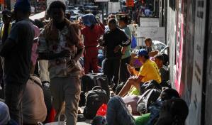 Nueva York limitará a 60 días estadía de familias con niños en albergues