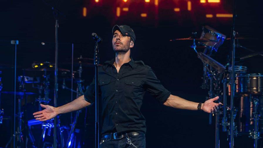 Enrique Iglesias celebra la bachata en el sencillo Así es la vida junto a María Becerra