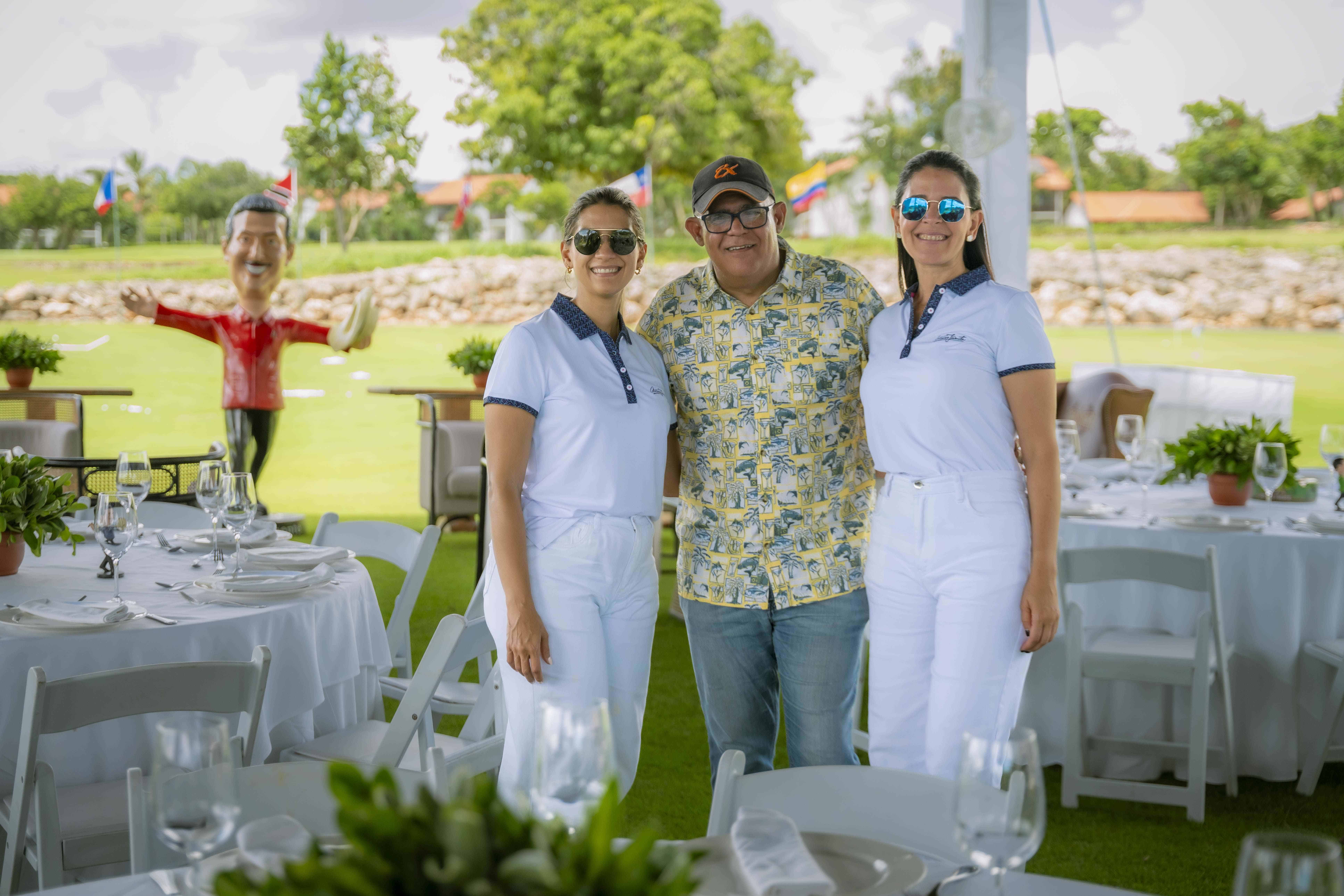 Lina Tio, Carlos Mena y Sara Tio.