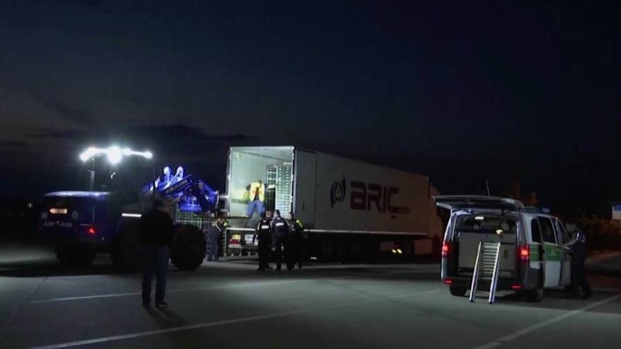 Rescatan a seis mujeres de un camión refrigerado en Francia tras una llamada de auxilio a reportera