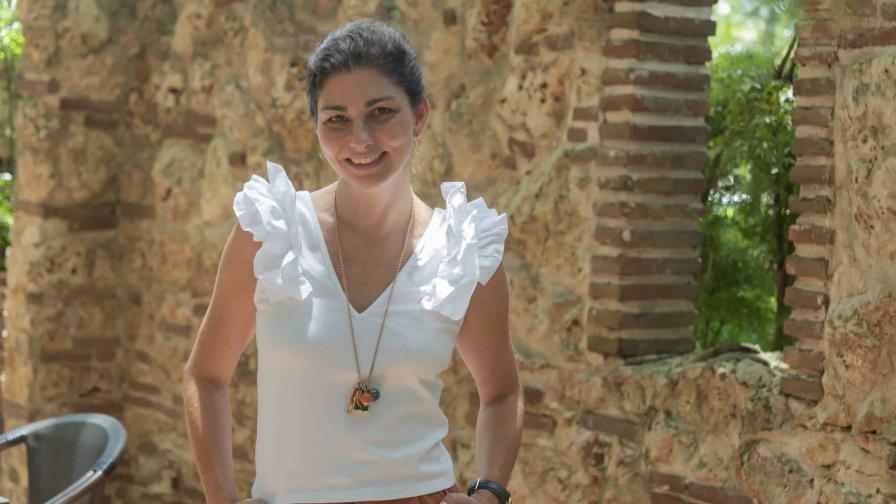Diseñadora Rocío Peralta: "Me da satisfacción darle visibilidad a la moda flamenca"