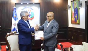 El Ejecutivo deposita en Congreso proyecto de presupuesto del 2024 por 1 billón 371,992.8 millones de pesos
