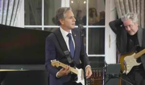Blinken toca la guitarra para impulsar la diplomacia de EEUU