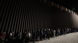 EE. UU. retoma la construcci&oacute;n de muro fronterizo de 100 kil&oacute;metros entre Arizona y M&eacute;xico