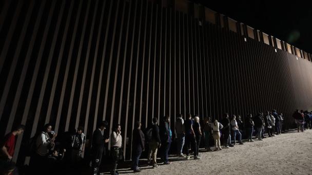 México reconoce que unos 10,000 migrantes llegan a diario a la frontera con EE.UU.