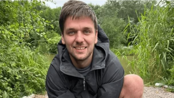 Hombre de 25 años muere de un tumor cerebral que los médicos diagnostican erróneamente como apendicitis