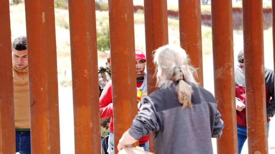 EE.UU. avisa a los migrantes que seguirá vigilando la frontera, aunque cierre el Gobierno