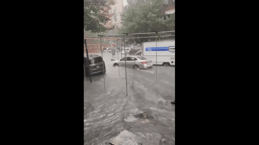 Nueva York amanece bajo agua y con alerta de inundaciones peligrosas