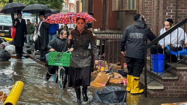 Usuarios atacan a Uber y a Lyft por elevados precios durante tormenta que inundó a Nueva York