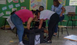 Técnicos de la JCE continúan instalando equipos y entregando valijas para primarias del PRM