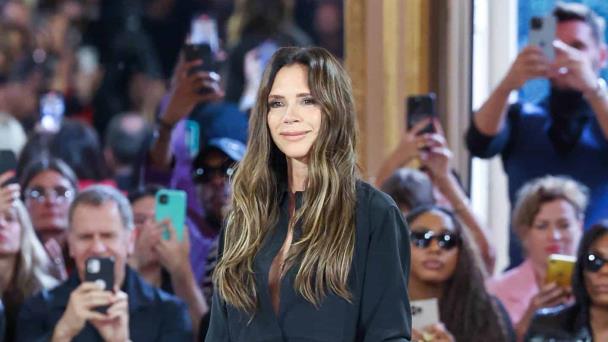 Victoria Beckham presenta su colección primavera-verano en París