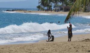 Desaparece joven arrastrado por las olas de la playa Arroyo Salado, de Nagua