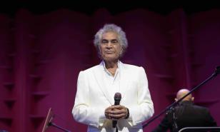 “El Puma” deleita a los dominicanos con “Agradecido Tour” en el Teatro Nacional