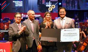 Carlos Vives recibió un doctorado honoris causa en Ciencias Sociales en Colombia