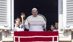 El papa anuncia una reunión con niños de todo el mundo para aprender de ellos