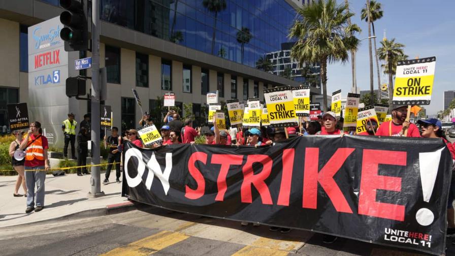 California no dará cheques por desempleo a trabajadores en huelga