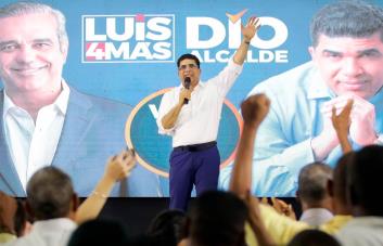 Reacción de Dio Astacio al aventajar a Manuel Jiménez como candidato a alcalde de SDE
