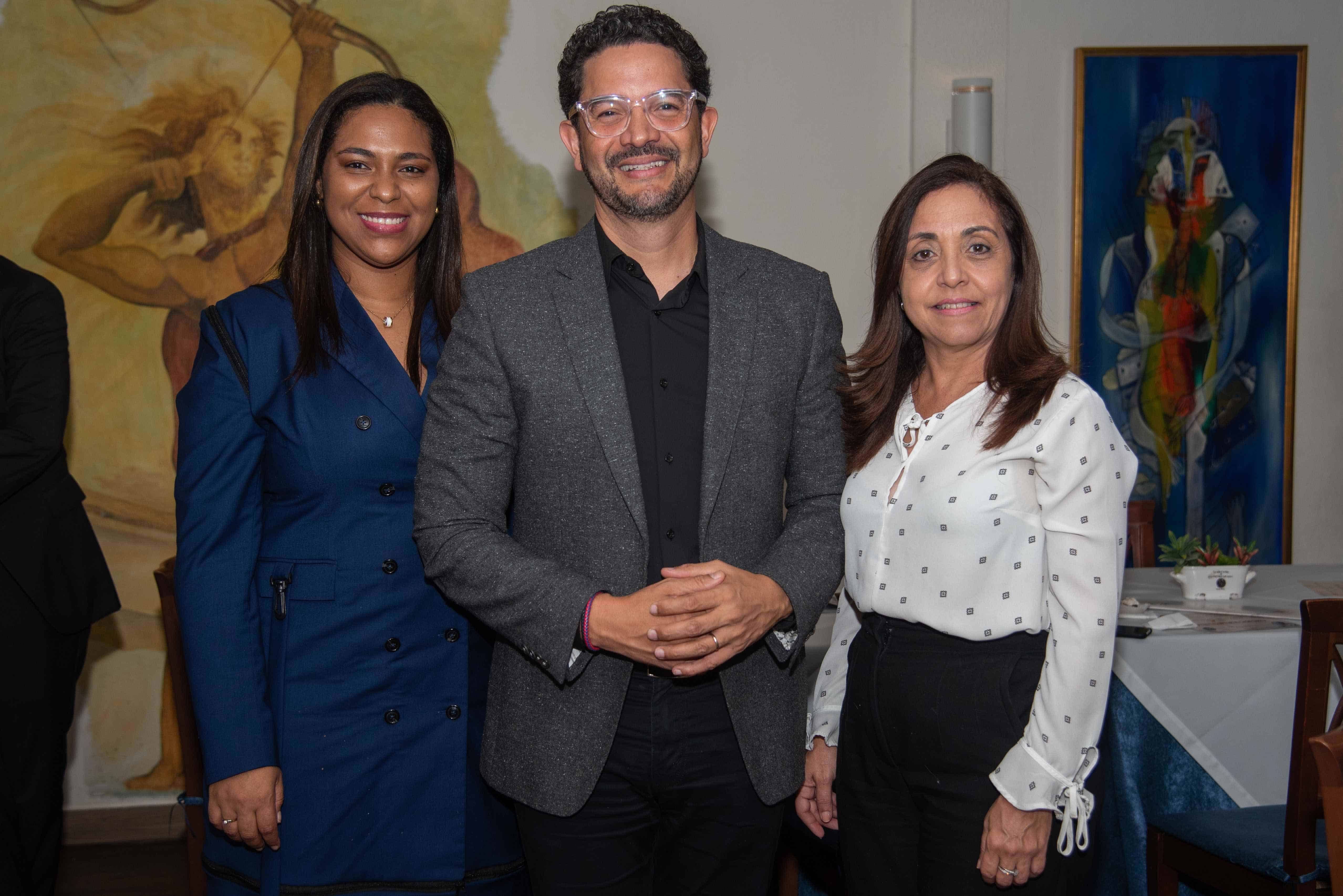 Milagros Almonte, Richard Marine y Ira percival.