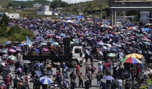 Bloquean carreteras de Guatemala para exigir cese de persecución electoral