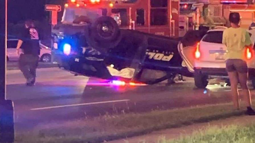 Auto cruza valla de aeropuerto en Maine y altera operaciones