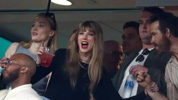 Taylor Swift apoya a Travis Kelce y los Chiefs de Kansas City en el MetLife Stadium