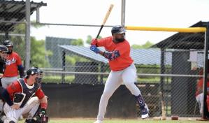 Franmil Reyes se integra; Escogido vence a Dallas Baptist University