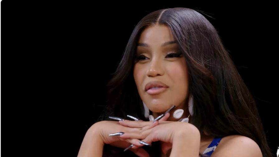 Cardi B molesta al escuchar las versiones limpias de sus canciones Cardi B molesta al escuchar las versiones limpias de sus canciones
