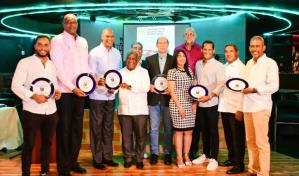 Club Arroyo Hondo reconoce a "Luminarias del deporte" y hace homenaje póstumo a Mackey Calzada