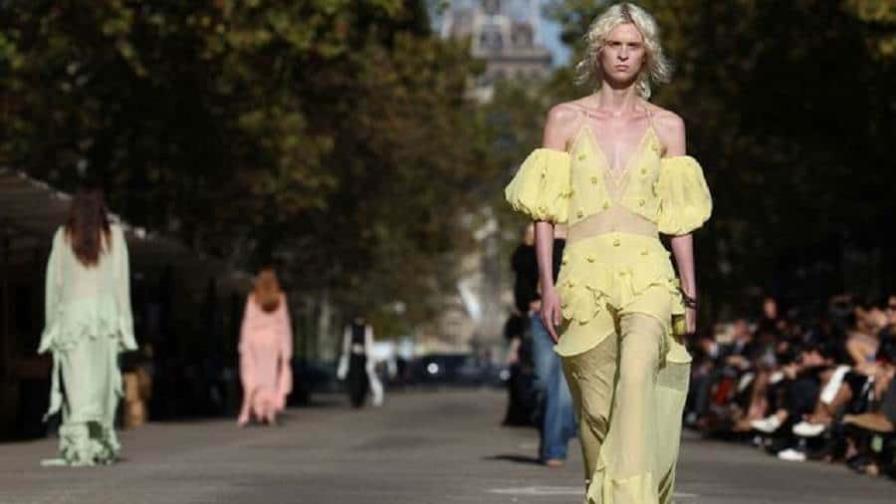 Stella McCartney lleva a la jet-set al mercado de la moda sostenible en París