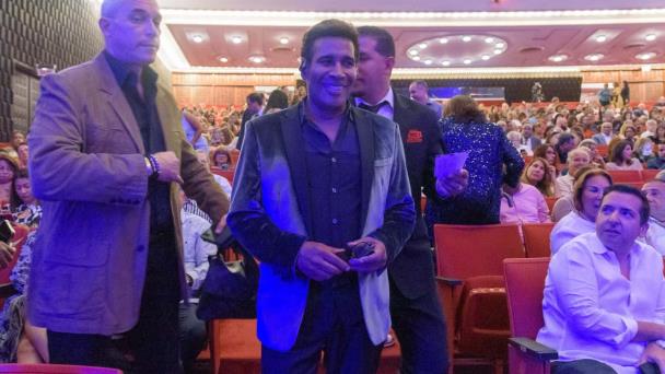 El imitador dominicano Julio Sabala celebra en Nueva York sus 35 años haciendo reír