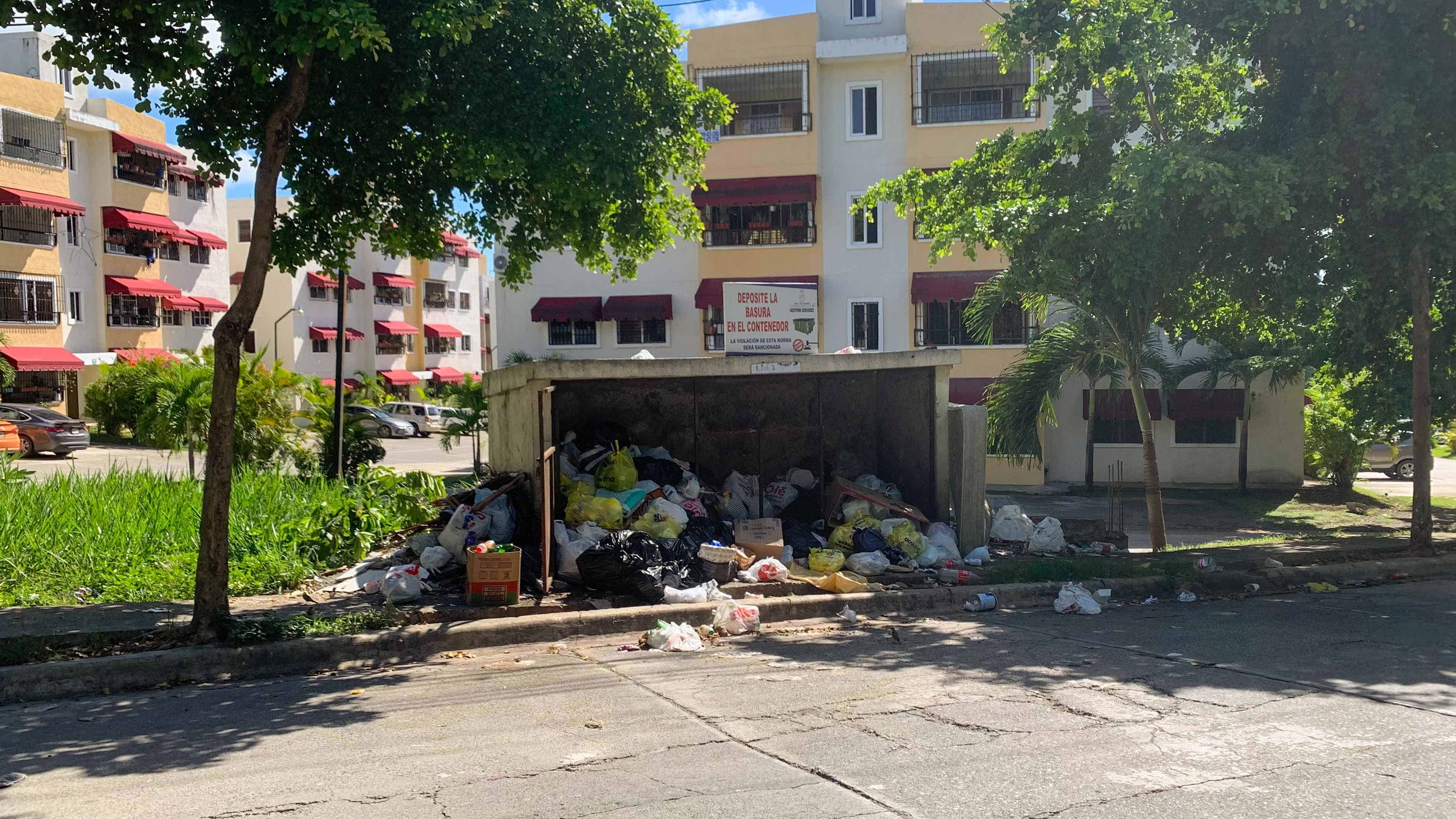 Más basura.