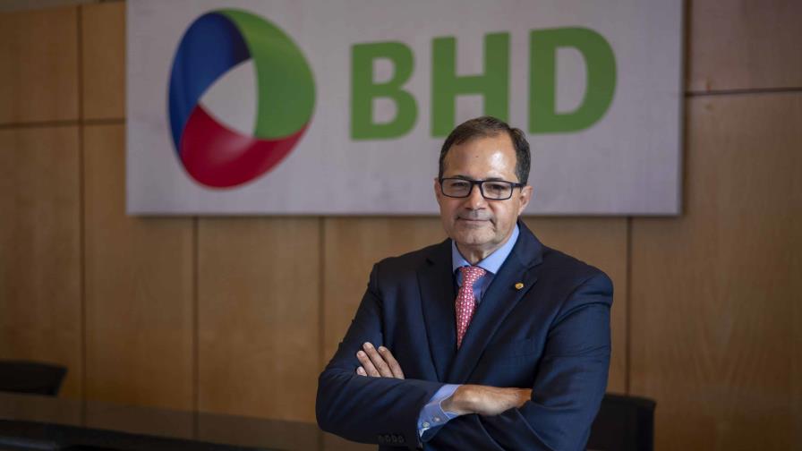 Cinco consejos financieros del presidente del Banco BHD para mujeres