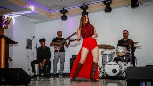 Henya con varios shows en Puerto Rico e invitada especial de la Gran Parada Dominicana