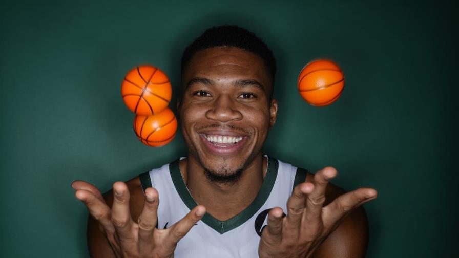 Antetokounmpo elogia a los Bucks por adquisición de Lillard y su compromiso con ganar otro título