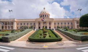 Decreto prohíbe compra de vehículos y limita exoneraciones, viajes y flanqueadores