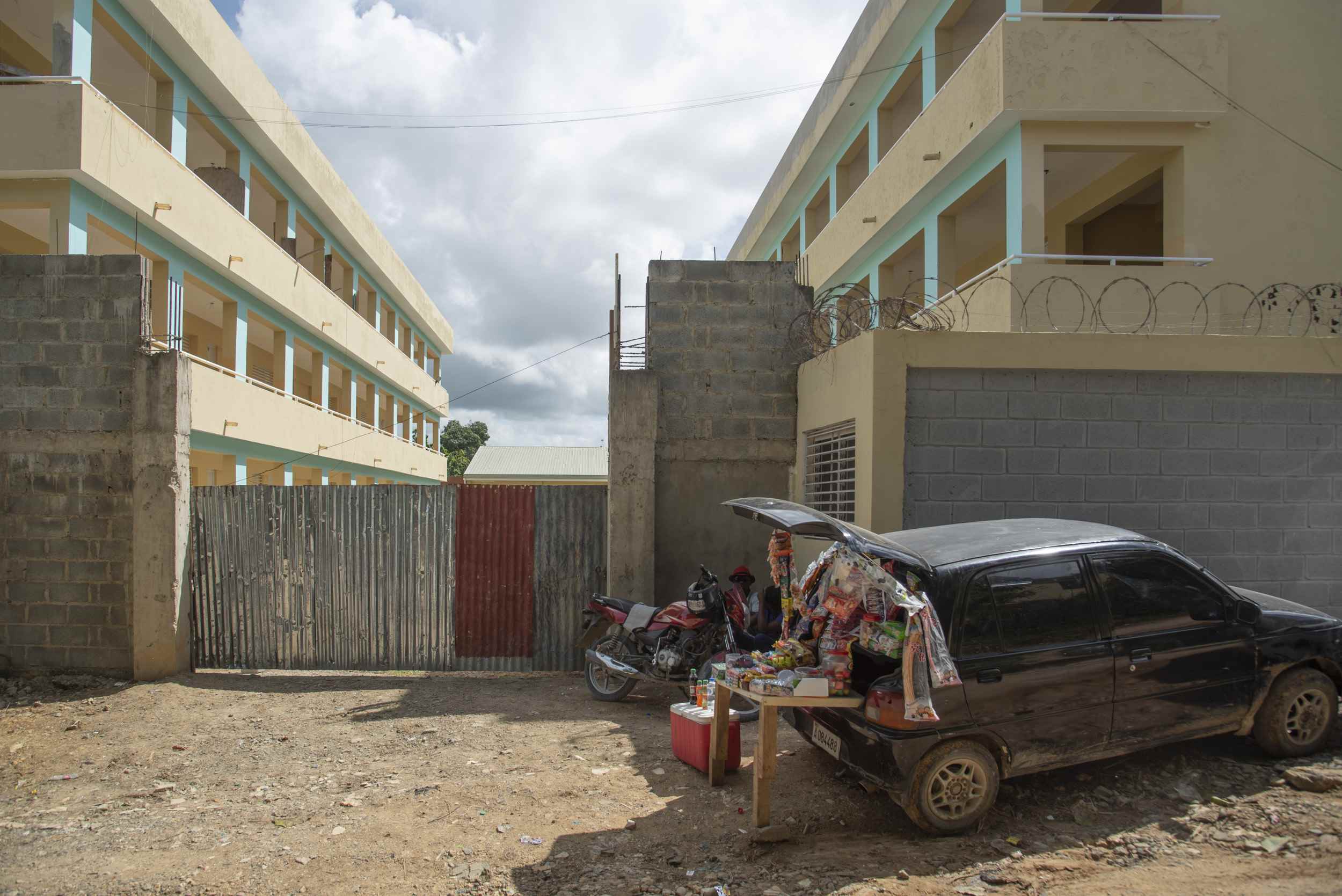 La Comunidad espera la terminación de la Escuela Valle Encantado. 