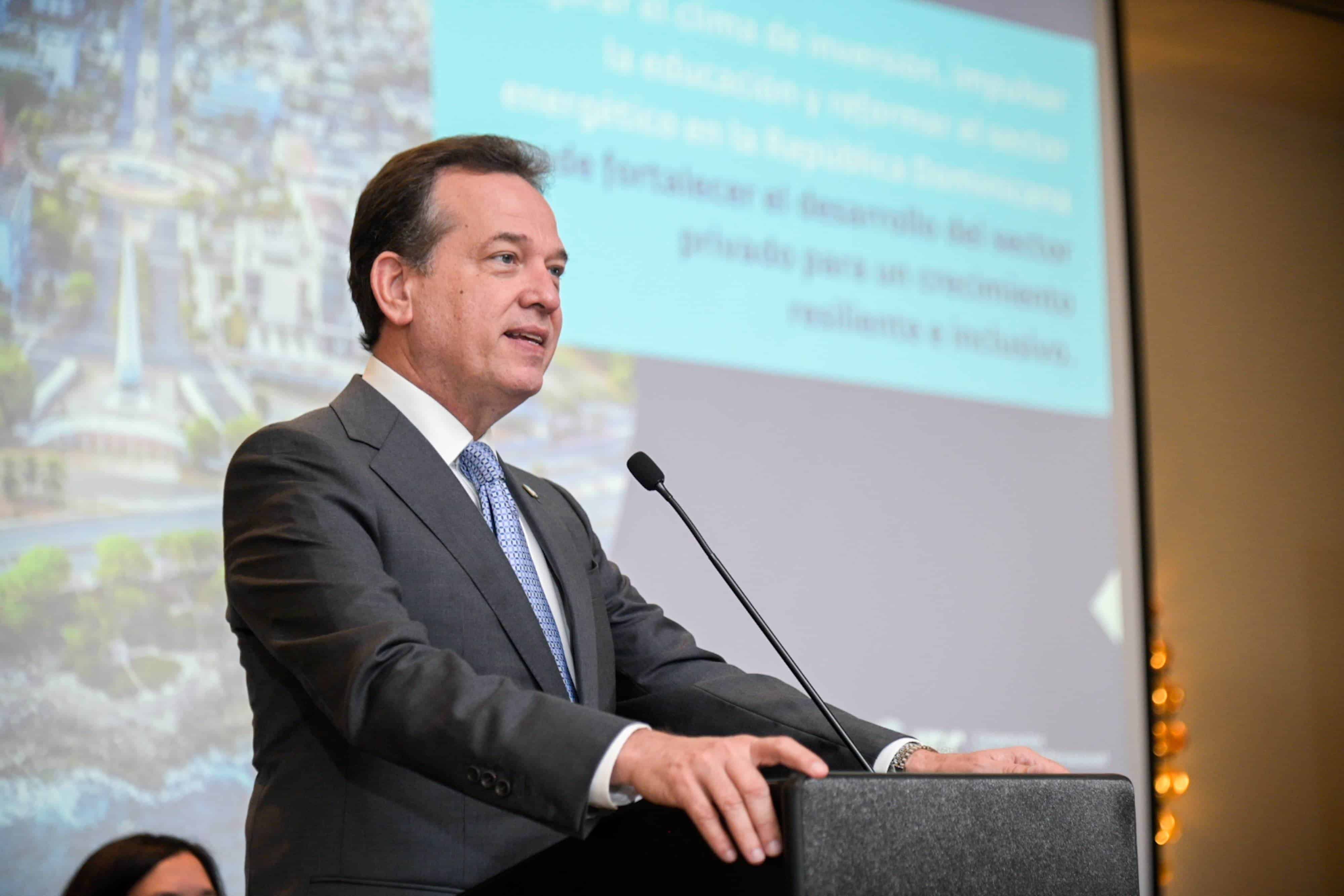 El ministro de Industria, Comercio y Mipymes, Víctor Bisonó, dijo que las políticas públicas sugeridas están alineadas con los puntos a mejorar que tiene el gobierno.